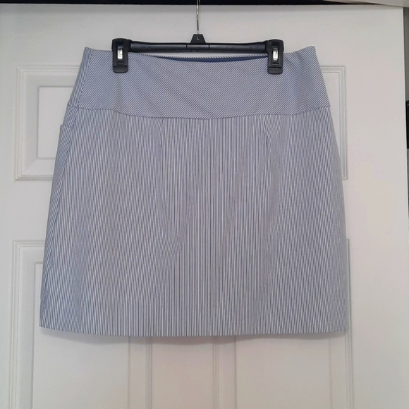 S.C.&Co. Large Pullon White Periwinkle Pin Stripe Pocket Skort - Picture 6 of 6